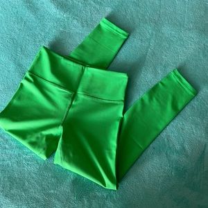 💚ZYIA Lime Green Cropped Leggings💚